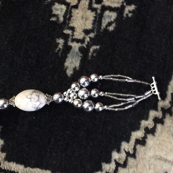 White stone bracelet silver beads 8” - Picture 14 of 16